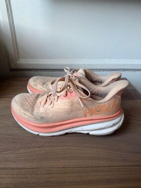Hoka Women's Peach and Cream Running Sneakers Clifton 9